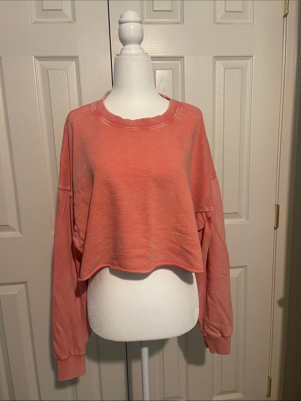 Mono B Cropped Coral Pullover Sweatshirt